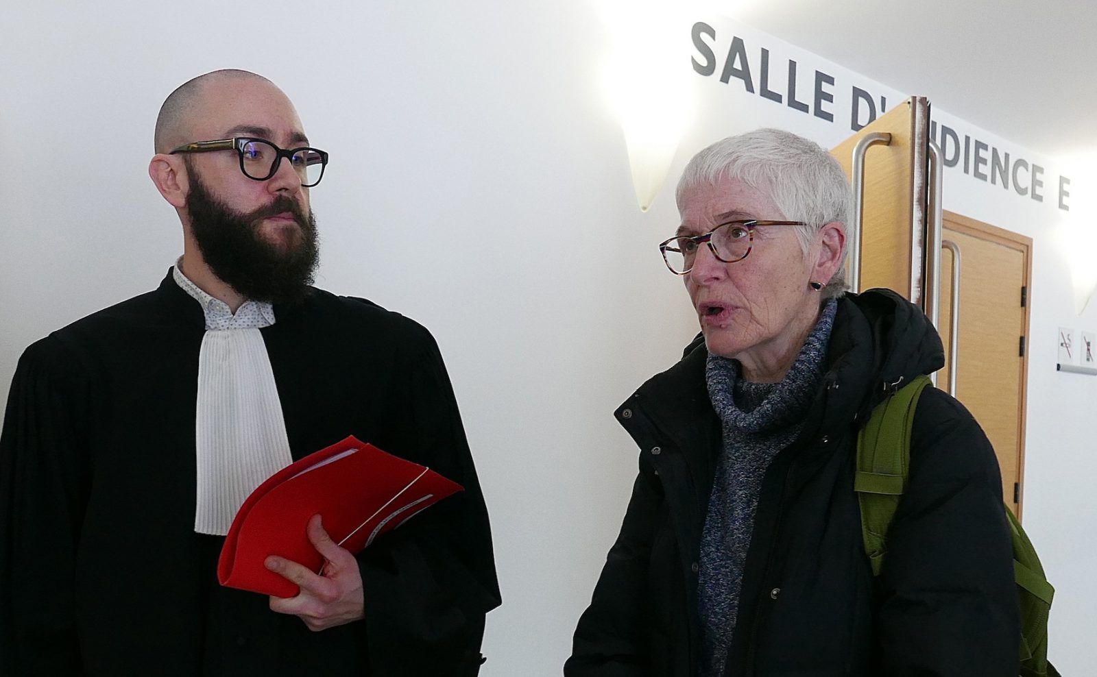 Me Fabien Stucklé, l'avocat de Sol-Mi-Ré, et Noëlle Ledeur, au sortir de l'audience. (Photos Daniel Bordur)