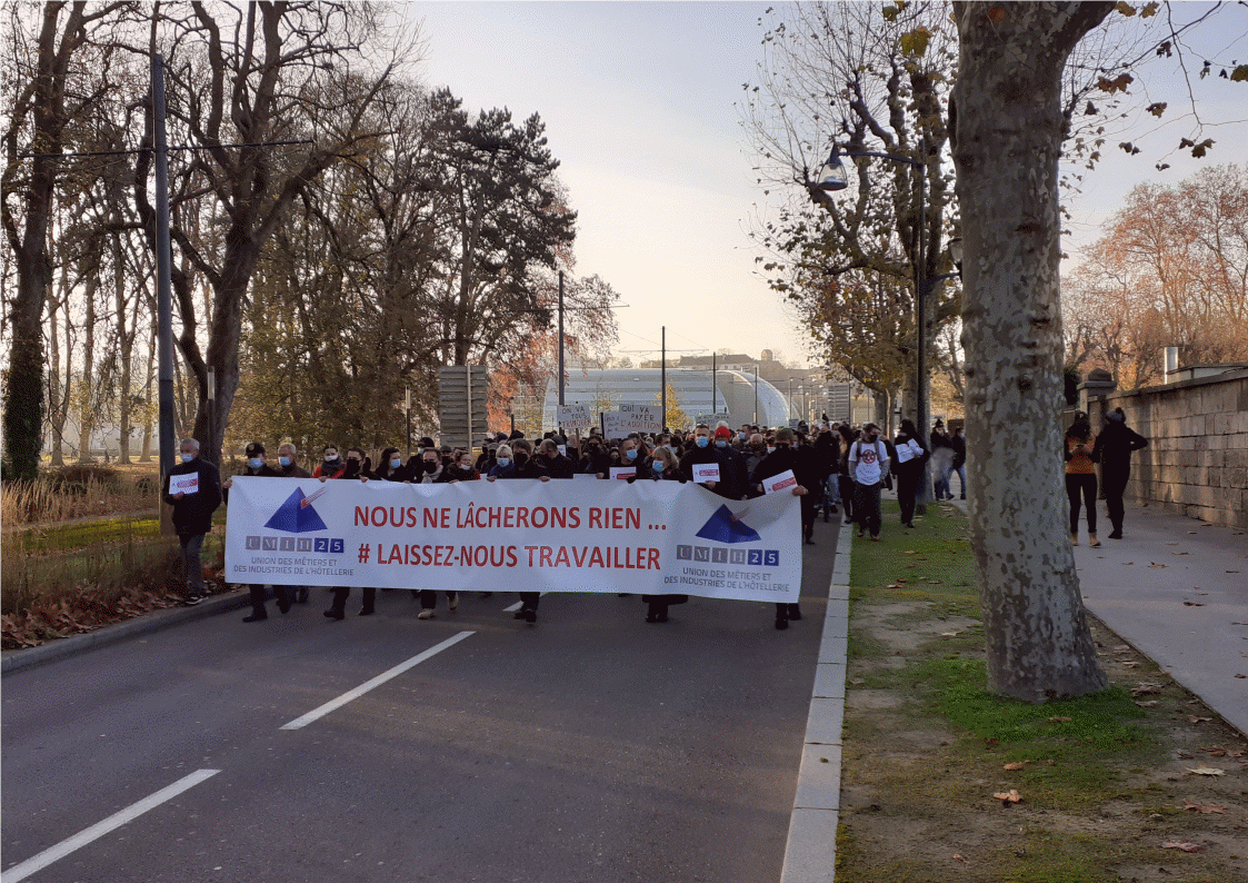 Tête de manifestation après le pont Canot